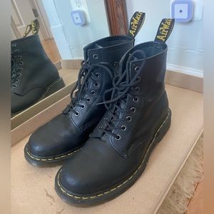 DR. MARTENS | Black Lace-Up Combat Boots